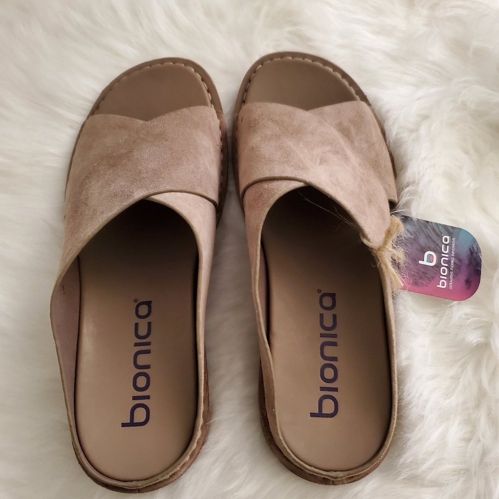 Bionica leather sandals